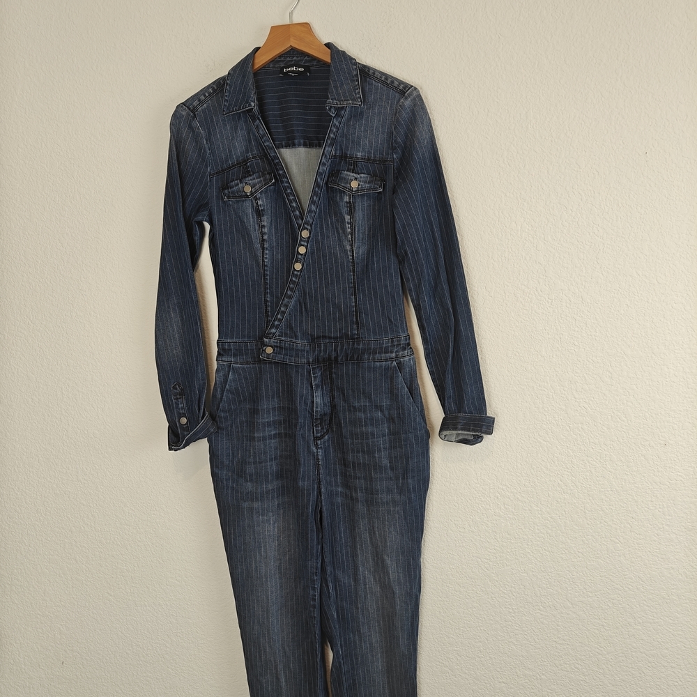 Bebe Denim Pinstripe Jumpsuit Sz 28 (US 6) V-Neck Button Chic Utility One-piece - Picture 4 of 16
